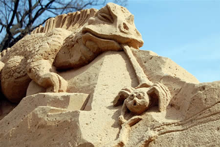 இது எப்படி இருக்கு - Page 2 Cool-sand-sculpture_%2810%29_uphaa_com