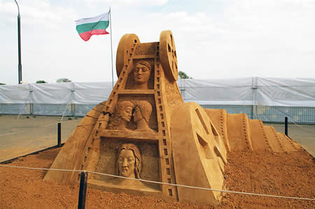 இது எப்படி இருக்கு - Page 2 Cool-sand-sculpture_%2816%29_uphaa_com