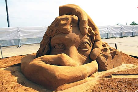 இது எப்படி இருக்கு - Page 2 Cool-sand-sculpture_%2827%29_uphaa_com