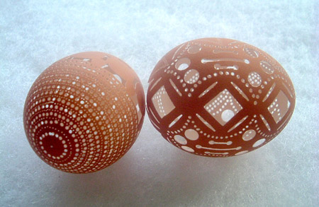 شوفو البيض الاصلى Carved-Chicken-Egg