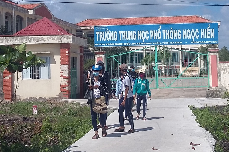 Cà Mau : Buộc thôi việc giáo viên trộm đề thi để gạ tình nữ sinh Truong_hoc