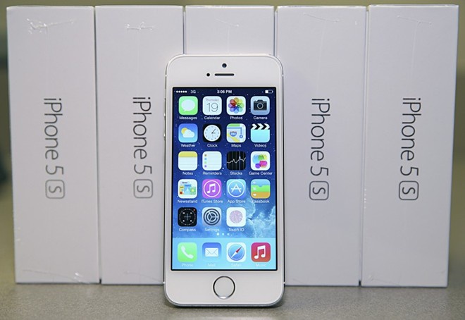 iPhone 5S chính hãng giảm giá để cạnh tranh với hàng xách tay 12179iphone5s