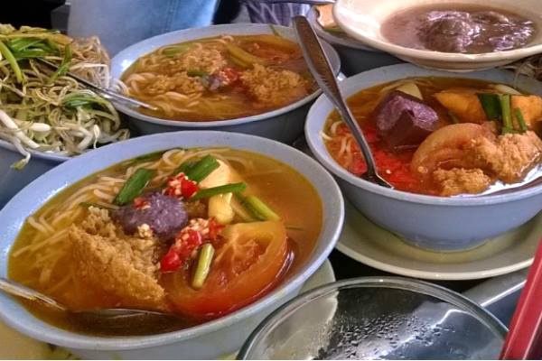 5 quán bún riêu nổi tiếng nhất Sài Gòn 10877812_895597270459930_551622927_n%20(1)