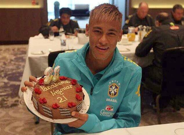 Sinh trùng ngày với huyền thoại, Januzaj sẽ thành siêu sao?  Neymar