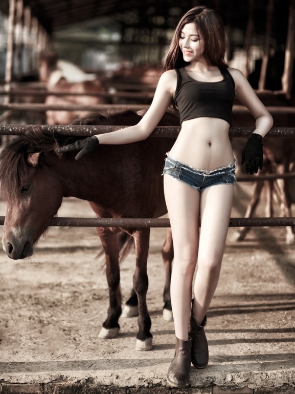 9X mặc quần ngắn 20 cm làm cô gái... chăn ngựa  Channgua4