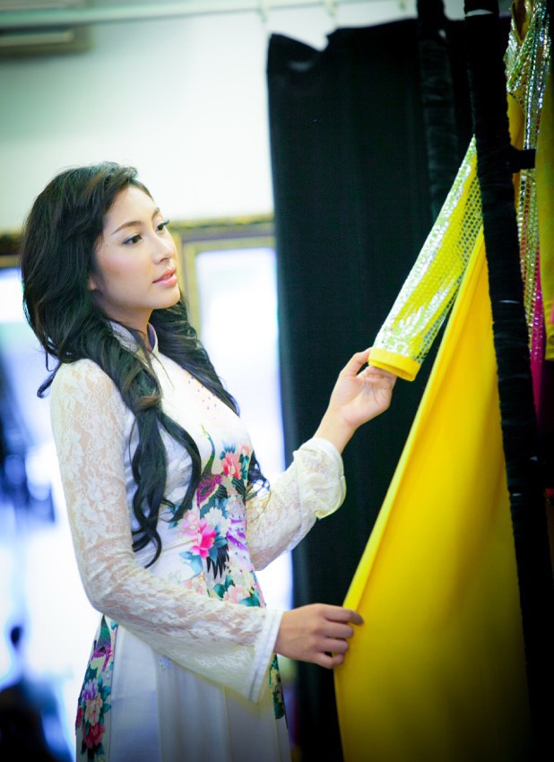 Đặng Thu Thảo chọn trang phục dự thi Hoa hậu Quốc tế DTT0531