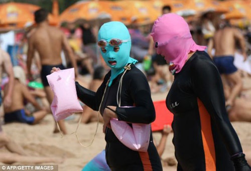 Đồ tắm biển quái lạ của phụ nữ Trung Quốc 15