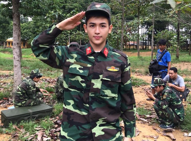 Chàng trai mặc quân phục điển trai như sao Hàn Haiduong4