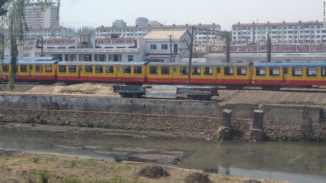 Ảnh hiếm Triều Tiên qua tour du lịch bằng tàu hỏa T4
