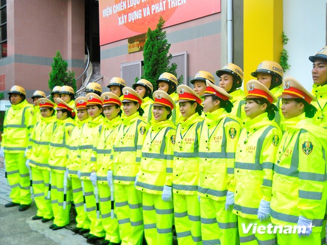 Áo mưa phản quang của Cảnh sát giao thông Hà Nội  Ao_mua1