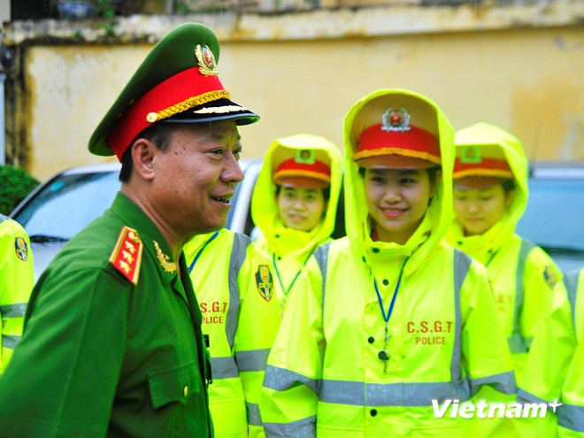 Áo mưa phản quang của Cảnh sát giao thông Hà Nội  Ao_mua10