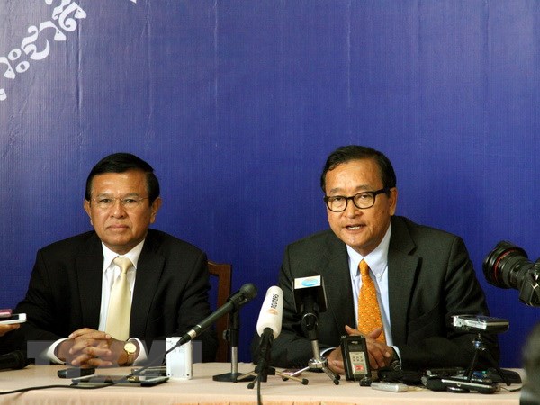 Tình hình Campuchia - Page 3 Ttxvn_Sam_Rainsy_0508