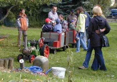 Impressionen aus der Welt der personenbefördernden Gartenbahn Rdbl1007