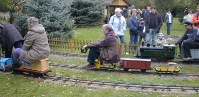 Impressionen aus der Welt der personenbefördernden Gartenbahn Rdbl1013