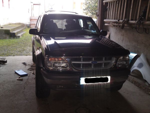 Nachbars Ford Explorer J1