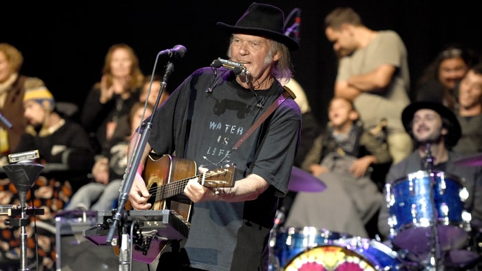 Neil Young: Peace Trail (2016) Nuevo album, este diciembre Gettyimages-617684900-fd4000b2-1c06-4175-939a-c2a73d57a49e