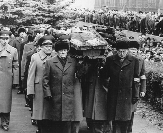 ephemeride - Page 39 Brezhnev-funeral-57dc06e