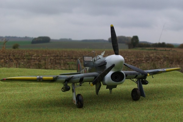 DEC.2010 HAWKER TYPHOON by HERVE 1/48 Dscf0892-21fd324