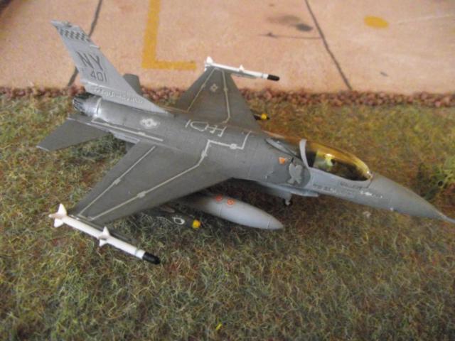 JANVIER 2012  F-16 A au 1/144 by SOFIAN 10-30e5044