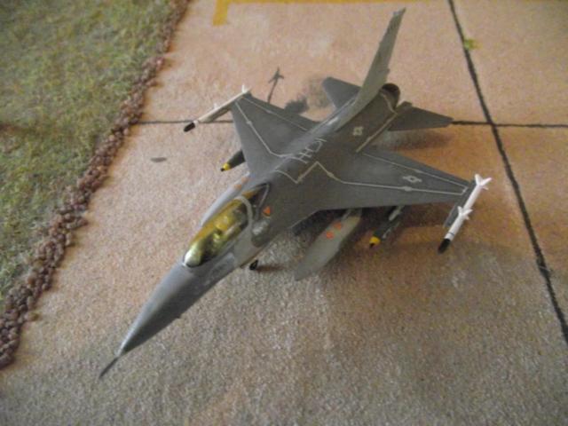 JANVIER 2012  F-16 A au 1/144 by SOFIAN 8-30e502d