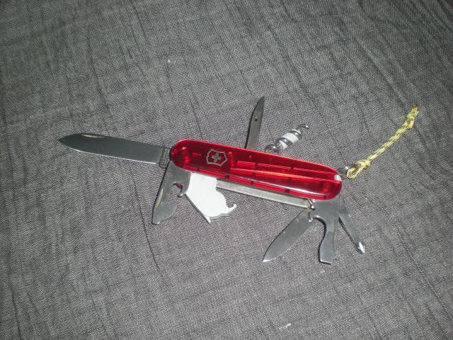  Ma collection Victorinox et wenger. [par Lucke] Dscn5774-2f133cf