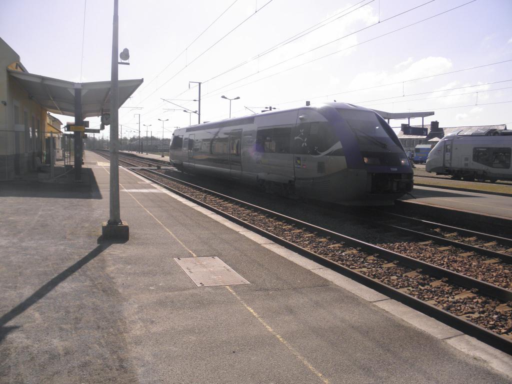 X73500 en gare de Plouaret Photos-mars-2o11-079-3d8f2ca