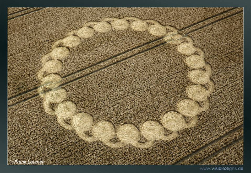 Crop Circles 2013. - Page 7 Gb1046-403519a