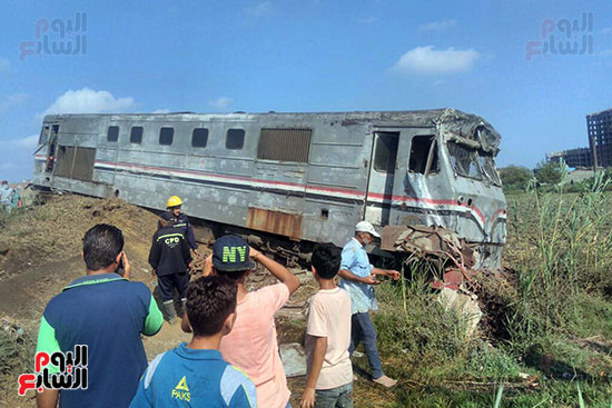 تصادم قطارين بمنطقة خورشيد فى الإسكندرية، بالصور ما أسفر عن إصابة العشرات من الركاب. 68144-%D8%AA%D8%B5%D8%A7%D8%AF%D9%85-%D9%82%D8%B7%D8%A7%D8%B1%D9%89-%D8%A7%D9%84%D8%A5%D8%B3%D9%83%D9%86%D8%AF%D8%B1%D9%8A%D8%A9-(7)