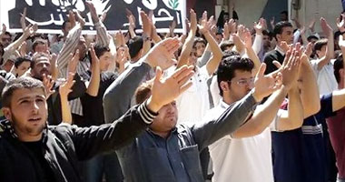 مظاهرات سورية بالتحرير تطالب مرسى بمنع سفن إيران من عبور قناة السويس S820127162257