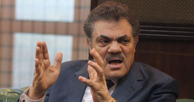 "الوفد" يدعو لحشد كافة القوى لإلغاء قرار مرسى بعودة البرلمان S9201125101426