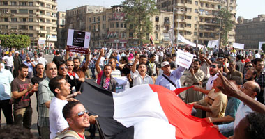مسيرة "التيار الشعبى" تطوف التحرير وتردد شعارات ضد الرئيس Smal10201219163253
