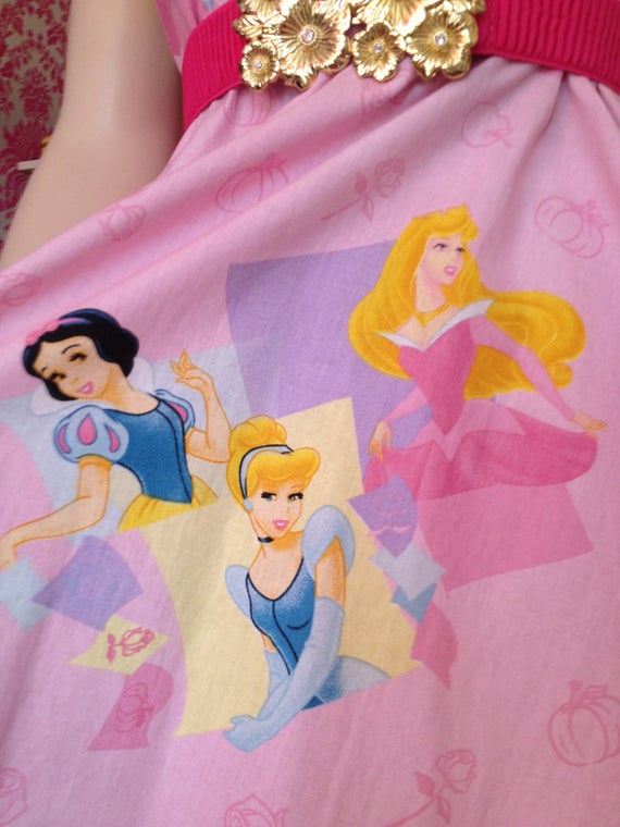 [Vêtement] Robes et jupes avec des imprimés Disney Il_570xN.372098332_bd8o