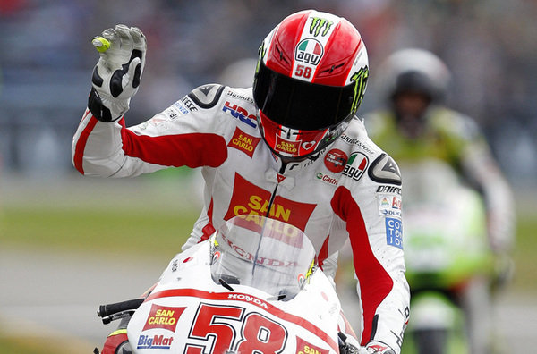 MotoGP Assen Holanda Junio del 23/26 Marco-Simoncelli-firmo-la-pole_54176010086_53389389549_600_396