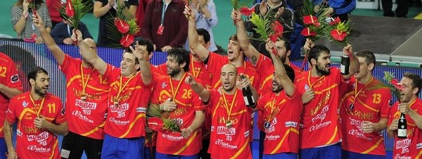 España gana el Mundial de balonmano La-seleccion-espanola-ya-con-l_54362452859_51351706917_600_226