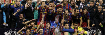 LIGA   DE CAMPEONES Barcelona-team-celebrate-with-_54161073918_54115221159_352_120