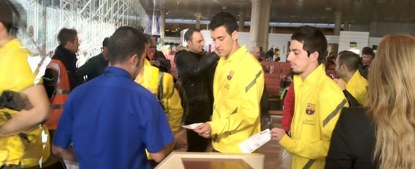 لم تمنع "الجرذان" أو "الضبّاب" وصولهم ! : طائرة الفريق تحط في "باراخاس" بسلام  El-Barca-embarcando-hacia-Madr_54240020973_54115221155_600_244