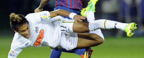 برشــلــونة Vs سـانتوس صور المباراة Neymar-y-Dani-Alves-en-la-disp_54242202046_54115221155_600_244