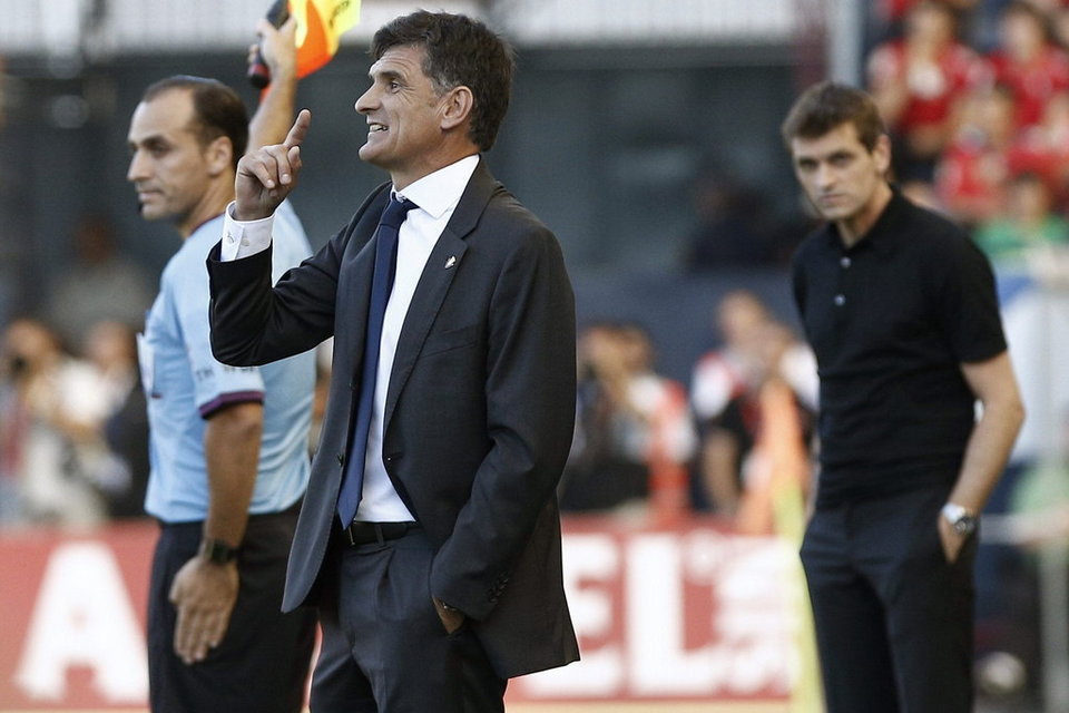  بالصور : أهم لقطات مباراة أوساسونا × البارسا  El-entrenador-del-CA-Osasuna-J_54342173131_54115221152_960_640