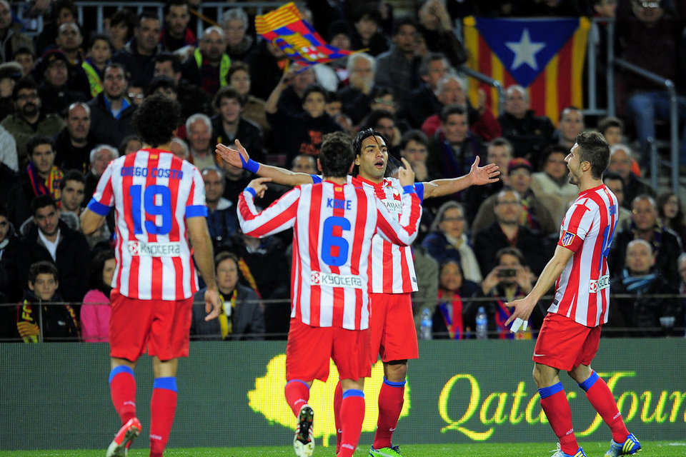 صور القاء  لمبـآراة برشلونــة Vs أتلتيكــو مدريــد 17/12/2012 Alegria-de-los-jugadores-del-A_54356413414_54115221152_960_640