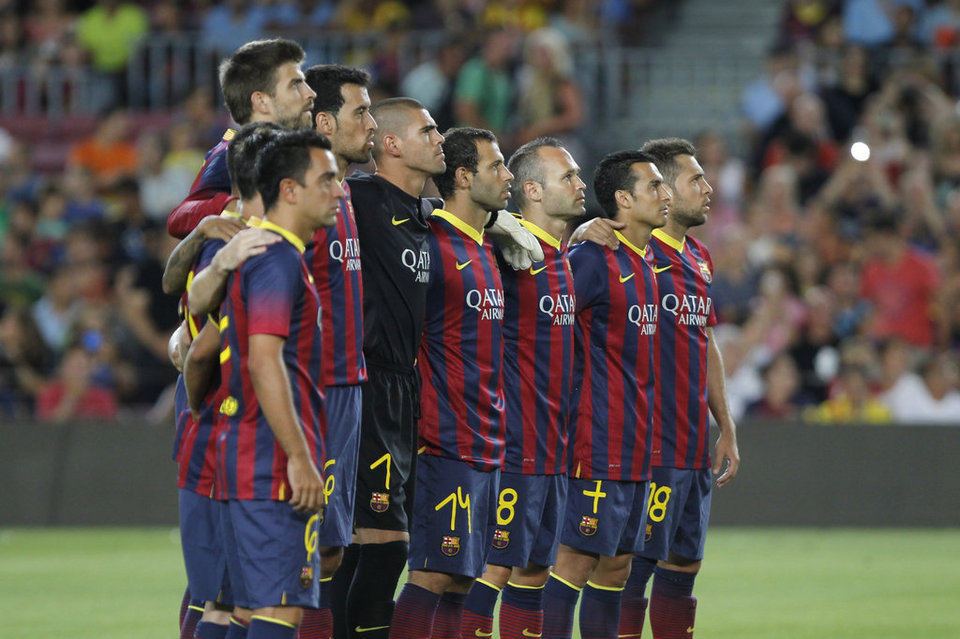 صور مباراة برشلونة - سانتوس 8-0 ( 02-08-2013 )  Minuto-de-silencio-por-la-muer_54379108063_54115221152_960_640