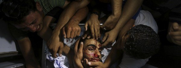 Los ataques aéreos israelíes sobre Gaza causan más de un centendar de muertos Uno-de-los-dos-palestinos-que-_54410824506_51351706917_600_226