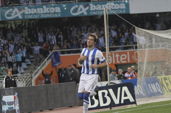 Iñigo MARTINEZ .  El-central-de-la-Real-Sociedad_54397952121_54115221154_600_396