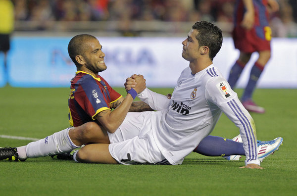 Cuarta final Barça-Madrid en Mestalla Dani-Alves-y-Cristiano-Ronaldo_54401537371_54115221154_600_396