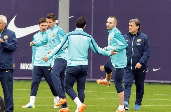 بالصور : عودة الفريق الى التدريبات استعدادا لمباراة سوسيداد غدا  Entrenamiento-previo-del-Barca_54402426155_54115221154_600_396