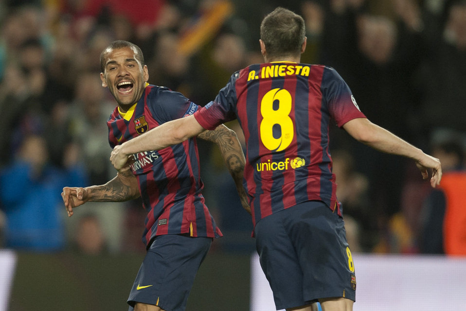 صور : مباراة برشلونة - مانشستر سيتي 2-1 ( 12-03-2014 )  Iniesta-y-Alves-celebran-el-go_54403039895_54115221152_960_640