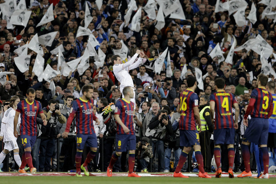 صور " مباراة ريال مدريد - برشلونة 3-4 ( 23-03-2014 ) Los-jugadores-saltan-al-campo-_54404362712_54115221152_960_640