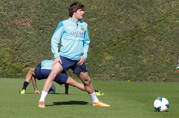 راديو كتالونيا : المدرب 'انريكي' قرٌر الإحتفاظ بالشاب 'سيرجي روبيرتو' Barca-Entrenamiento_54405373613_54115221154_600_396