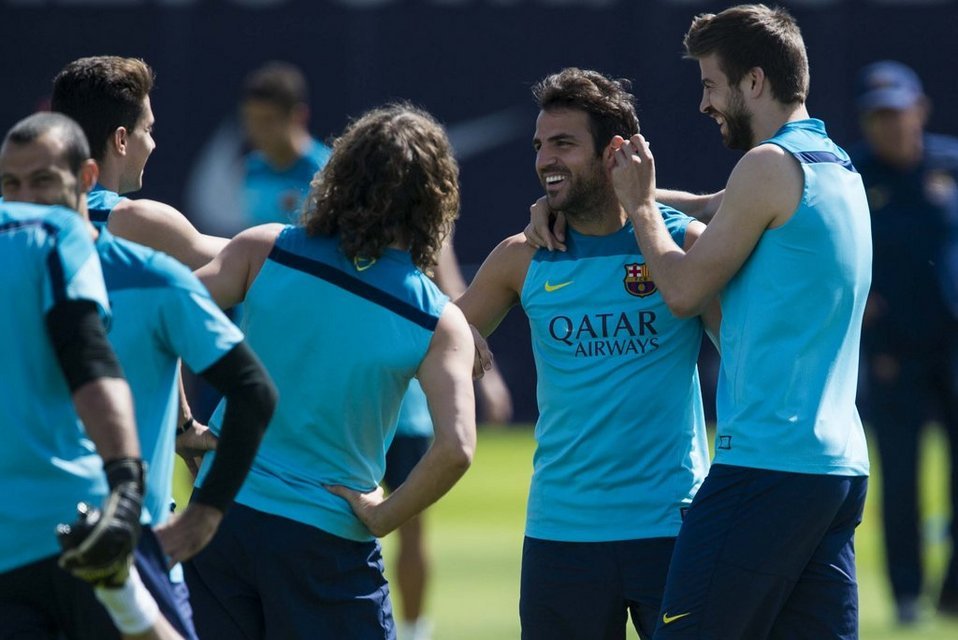 صور تدريبات لاعبي برشلونة  قيل مواجهة الحسم في الليغا الإسبانية  Cesc-Pique-y-Puyol-bromean-dur_54407986962_54115221152_960_640