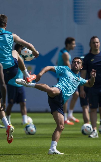 صور تدريبات لاعبي برشلونة  قيل مواجهة الحسم في الليغا الإسبانية  Entrenament-FC-Barcelona-previ_54407986897_54115221157_400_640