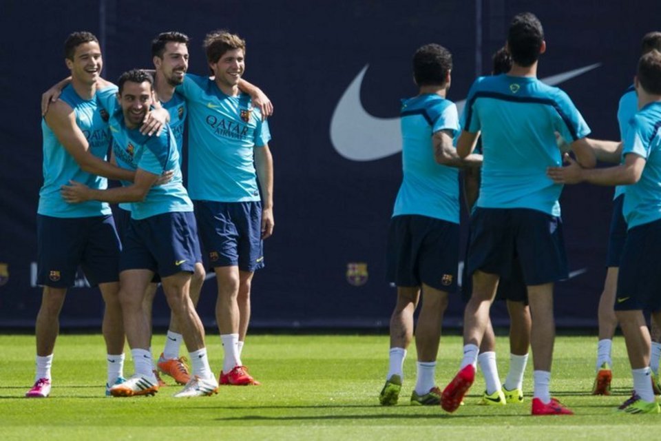 صور تدريبات لاعبي برشلونة  قيل مواجهة الحسم في الليغا الإسبانية  Entrenamiento-del-FC-Barcelona_54407986937_54115221152_960_640